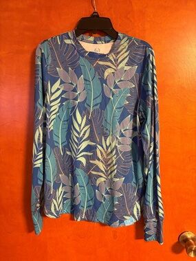 Realtree Women’s Long Sleeve Tropical Leaf Print Top in Teal Blue